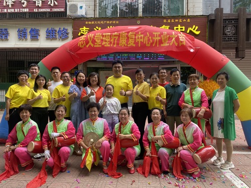 四宝山开业合影.jpg